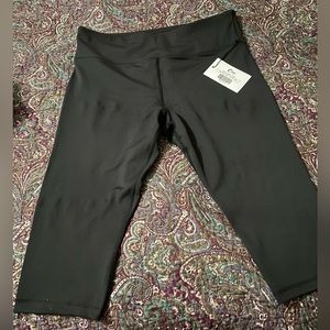 ZYIA Black Light n Tight Hi-rise Crop 17" Size (16-18)